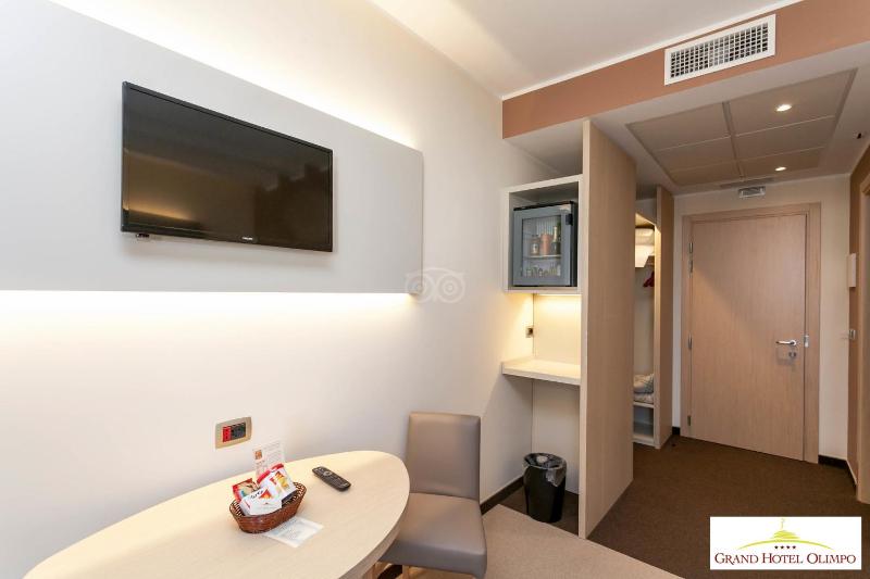 Classic Double Room image 2