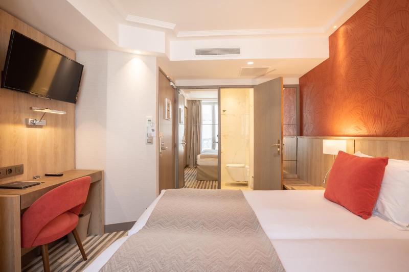 Twin Room image 1