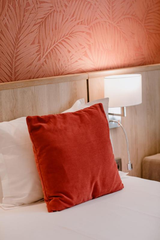 Two Adjacent Double Rooms  image 3
