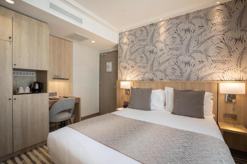 Double Room image 3