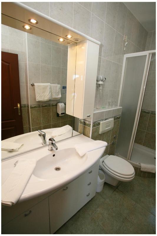 Apartment (4 Adults) with Balcony and Sea View image 1
