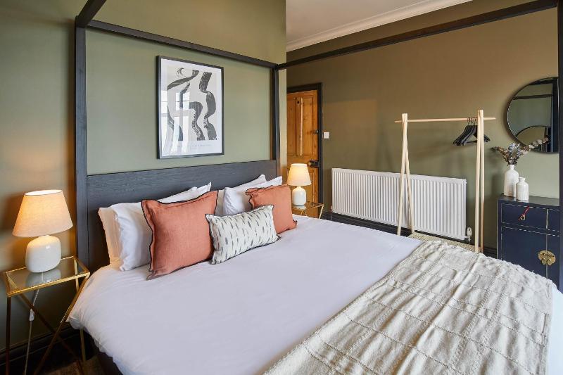 Host & Stay - Raven House - image 12