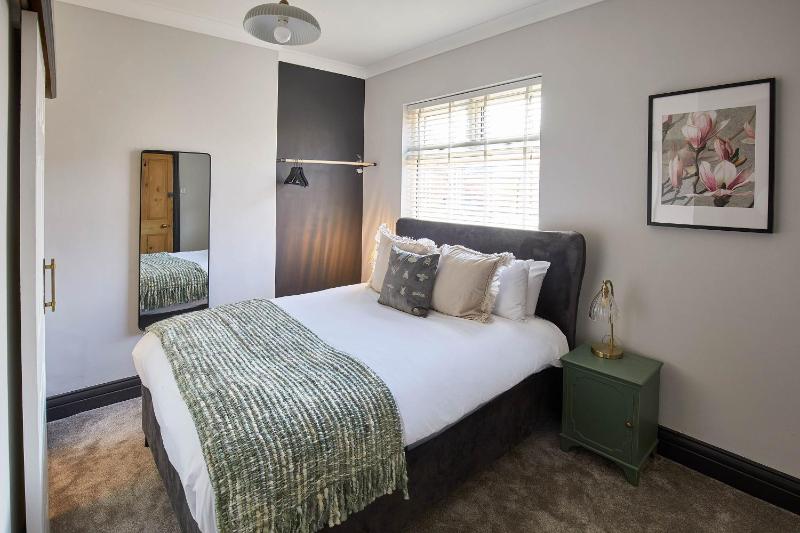 Host & Stay - Raven House - image 4