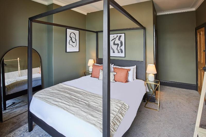 Host & Stay - Raven House - image 31