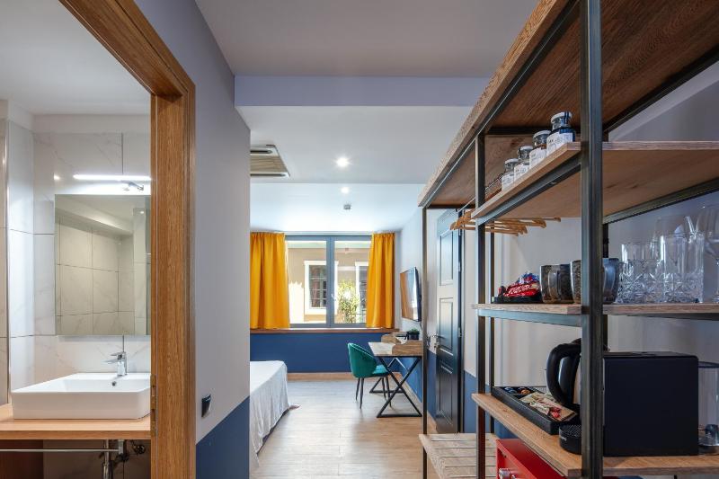 Junior Suite with City View image 2