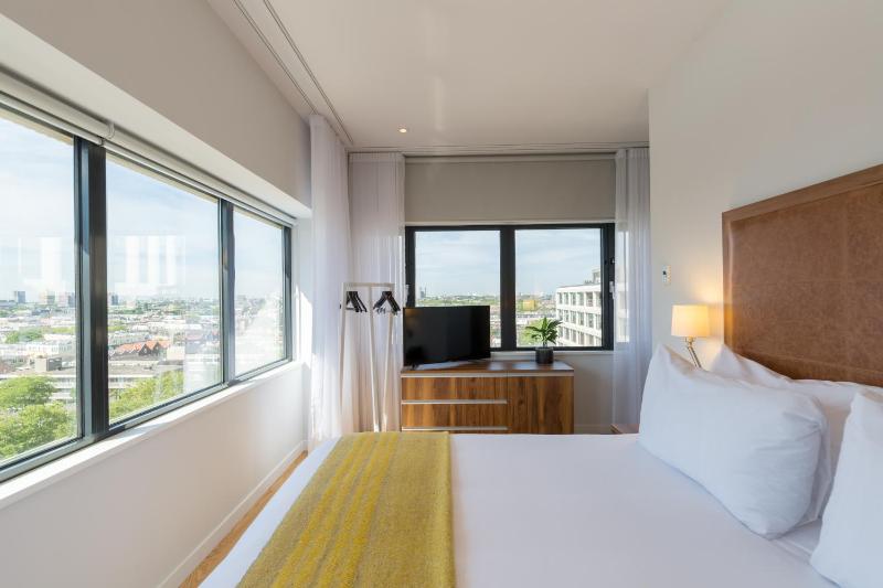 One Bedroom Corner Apartment image 3