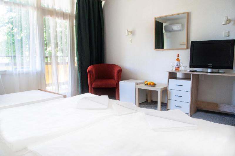Triple Room with Balcony image 1