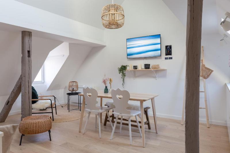 Travel Homes - The Parc next to Champ de Mars - image 32