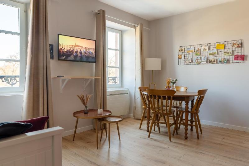 Travel Homes - The Parc next to Champ de Mars - image 21