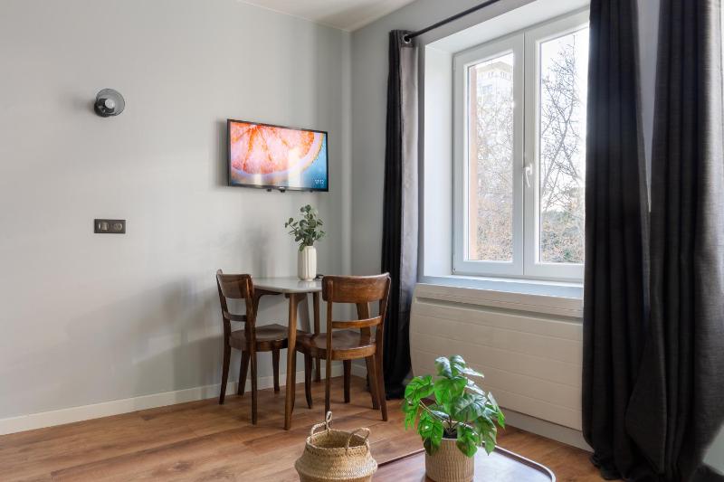 Travel Homes - The Parc next to Champ de Mars - image 11