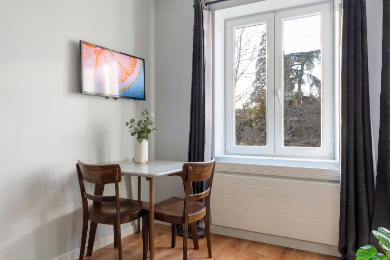 Travel Homes - The Parc next to Champ de Mars - image 34