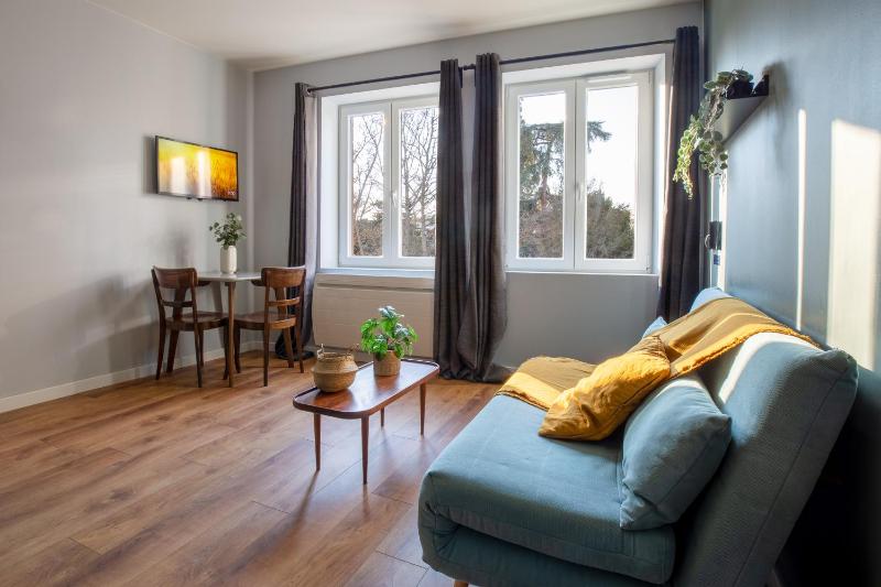 Travel Homes - The Parc next to Champ de Mars - image 19