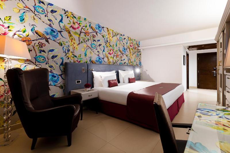 Superior Double or Twin Room with City View image 4