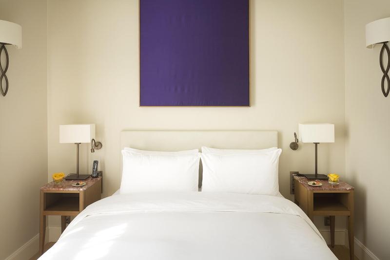 Classic Double Room image 3