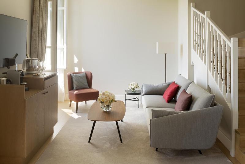 Family Suite with Balcony image 1