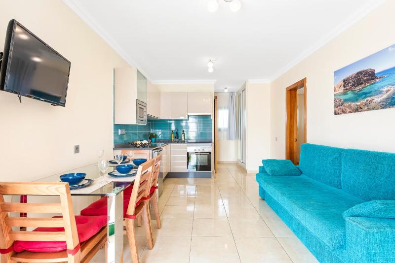One-Bedroom Deluxe Apartment image 1