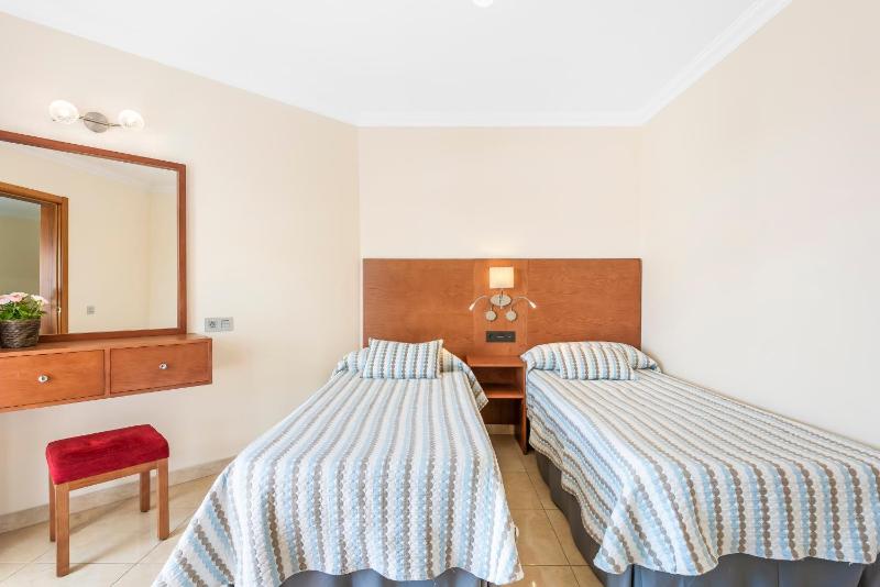 One-Bedroom Premium Sunny Apartment image 4