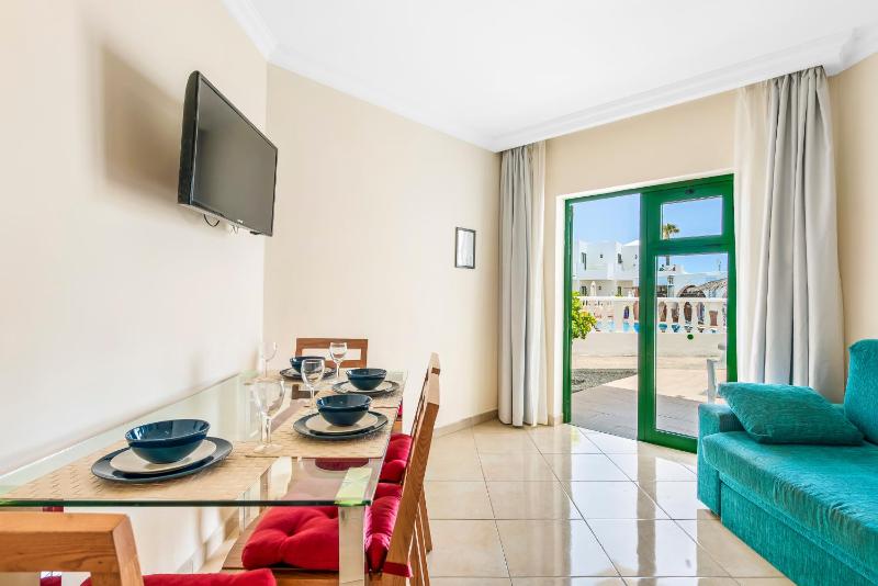 Two-Bedroom Deluxe Family Apartment image 1