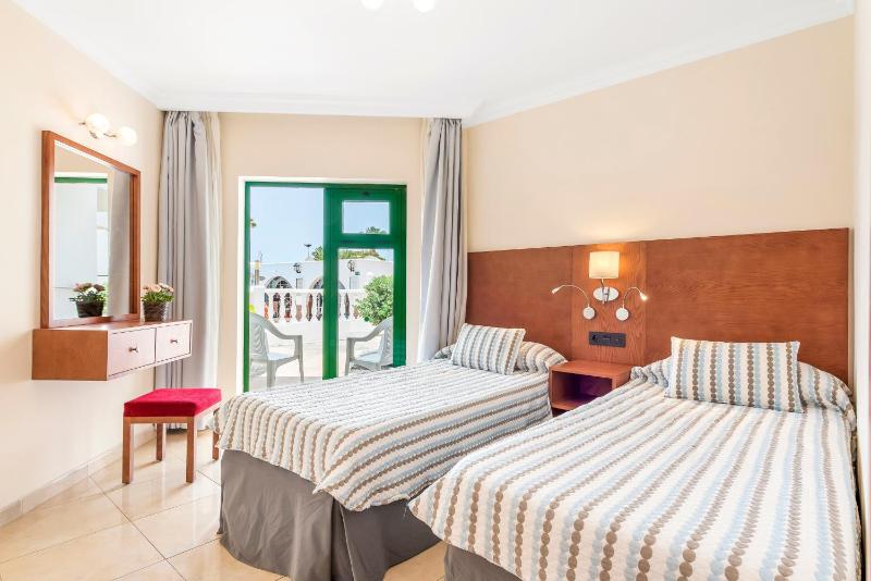 Two-Bedroom Deluxe Family Apartment image 3