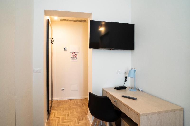 Standard Single Room image 4