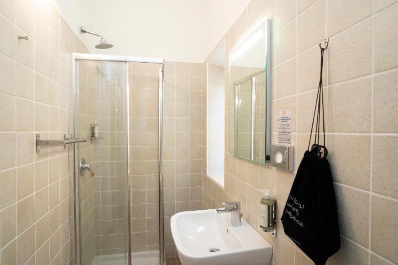 Standard Single Room image 3