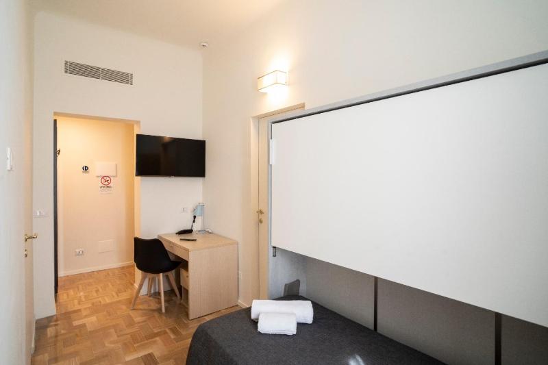 Standard Single Room image 2