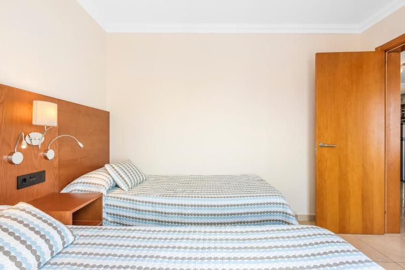 Two-Bedroom Premium Family Sunny Apartment image 3