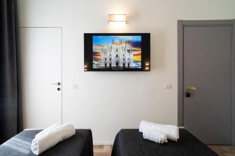 Twin Room image 4
