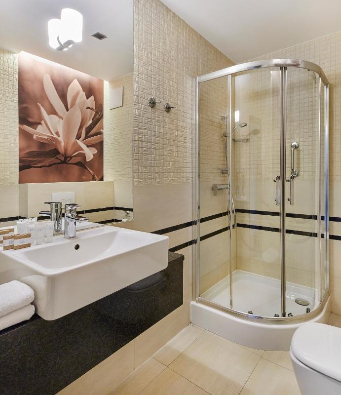 Standard Double or Twin Room (1-2 Adults) image 4