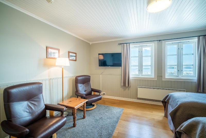 Twin Room image 4