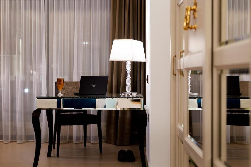 Executive Double Room image 4