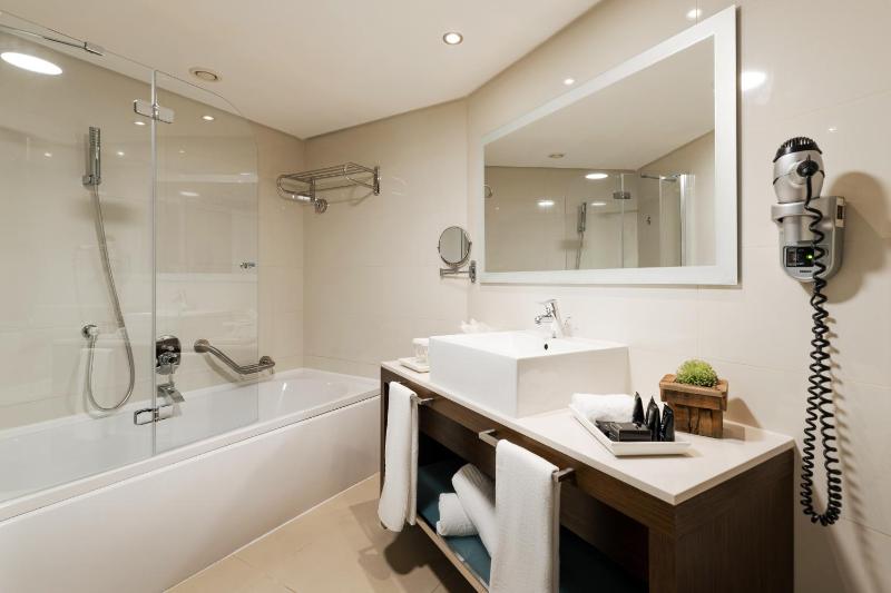 Junior Suite with Balcony image 2