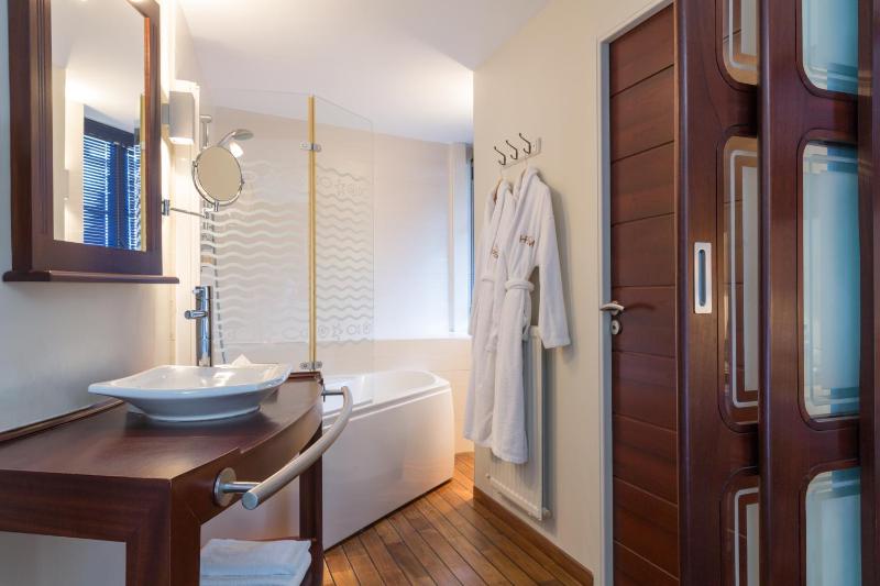 Elegance Double Room with Lighthouse Side image 2