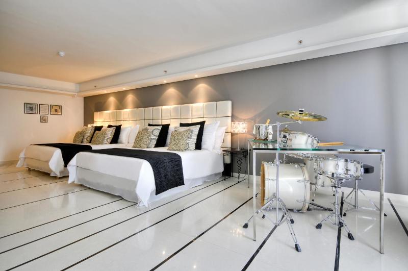 Suite with Hot Tub