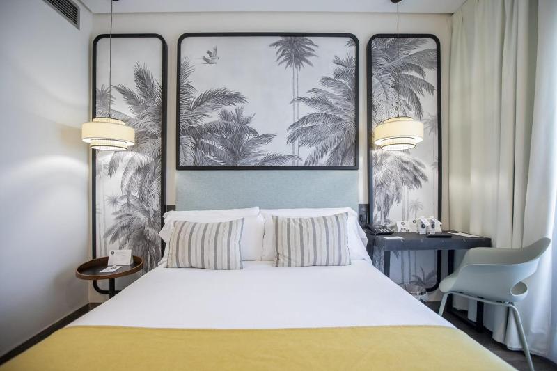 Double or Twin Room with View image 3