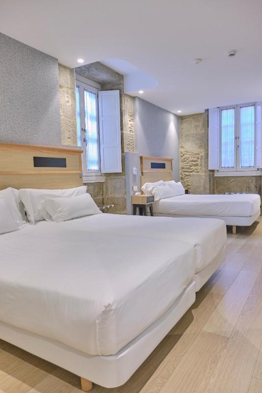 Quadruple Room image 4