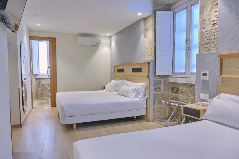 Quadruple Room image 3