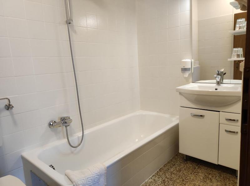 Triple Room with Bath image 2