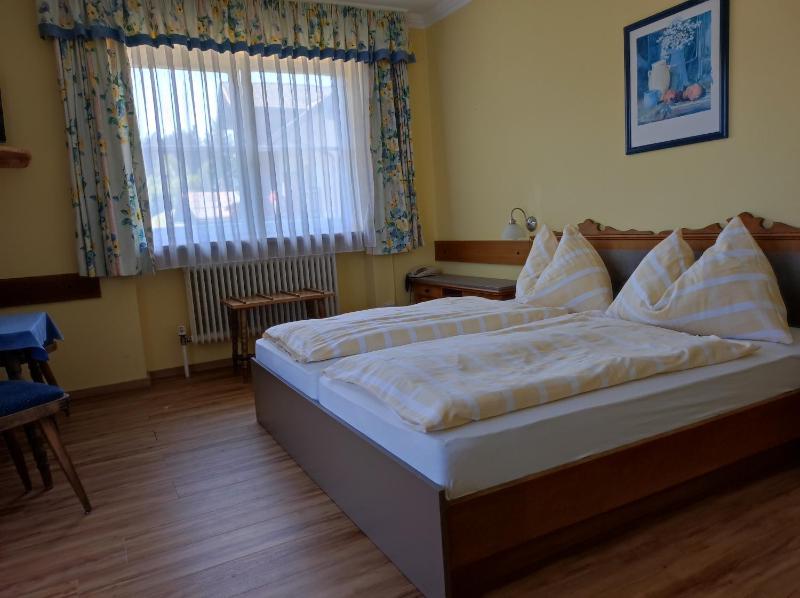Double Room image 4