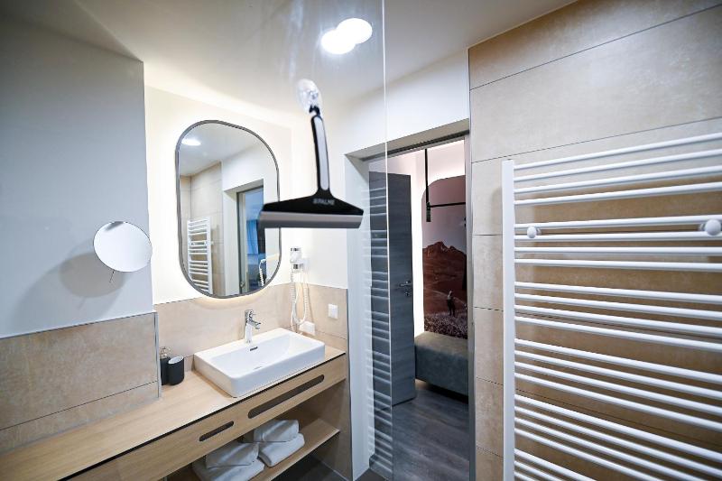 Comfort Single Room image 3