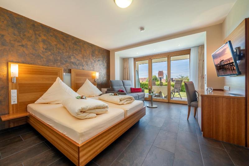 Comfort Double Room with Terrace facing Garden (No Lake View) image 4