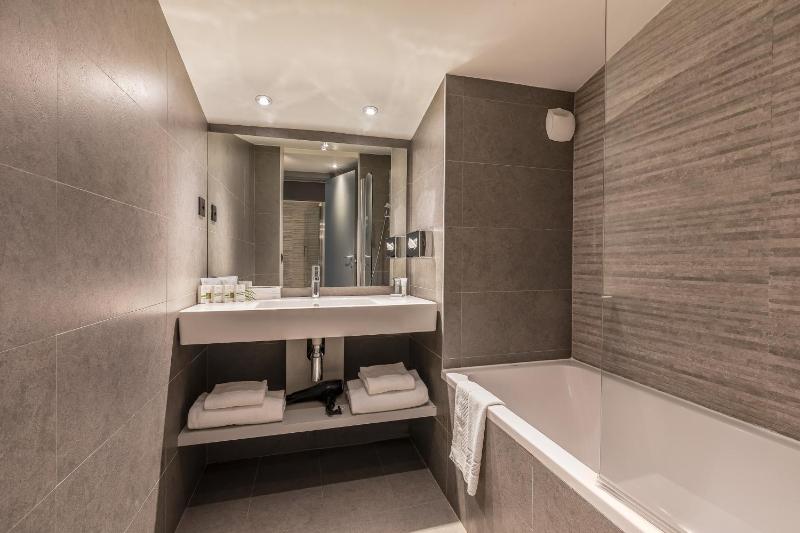 Double or Twin Room with Mont Blanc View image 3