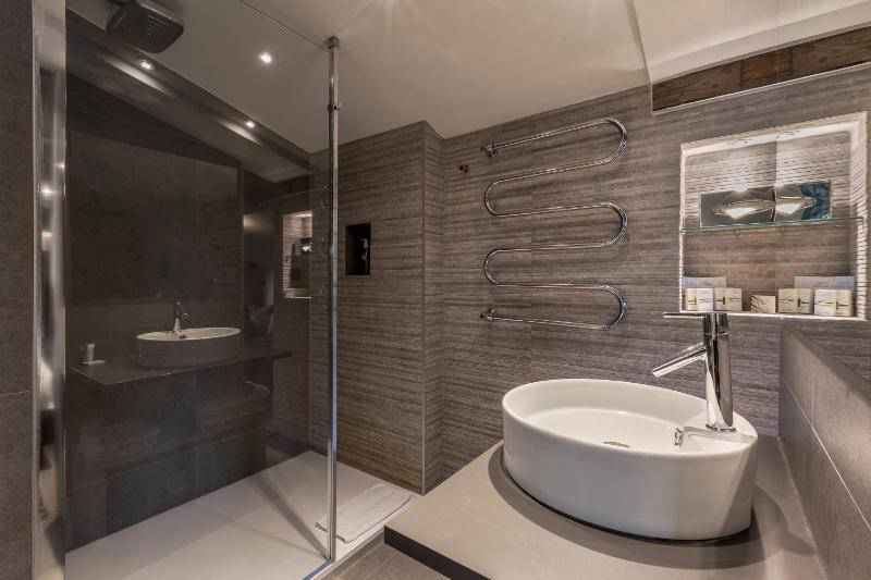 Superior Suite image 1