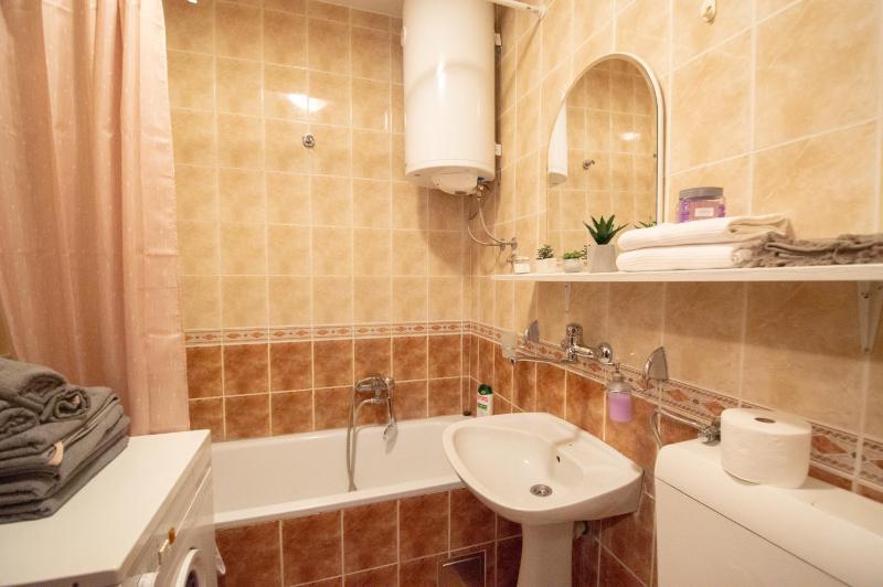 Central 1BR 50sqm - Big Terrace - View - Long Stays - image 9