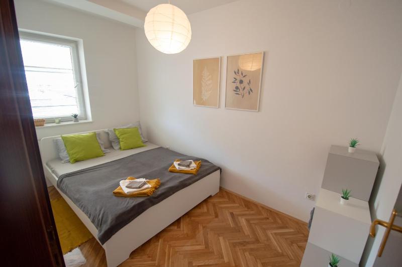 Central 1BR 50sqm - Big Terrace - View - Long Stays - image 7
