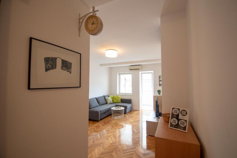 Central 1BR 50sqm - Big Terrace - View - Long Stays - image 2