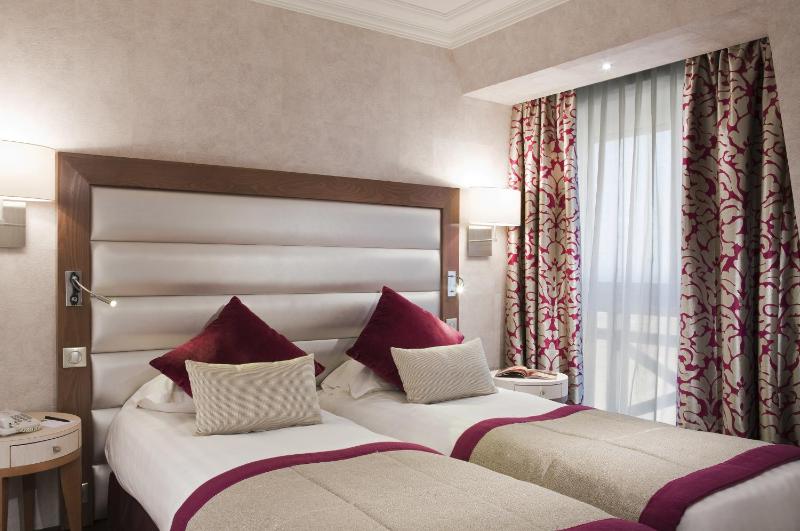 Suite with Sea View image 2