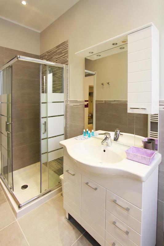 Deluxe Room image 2