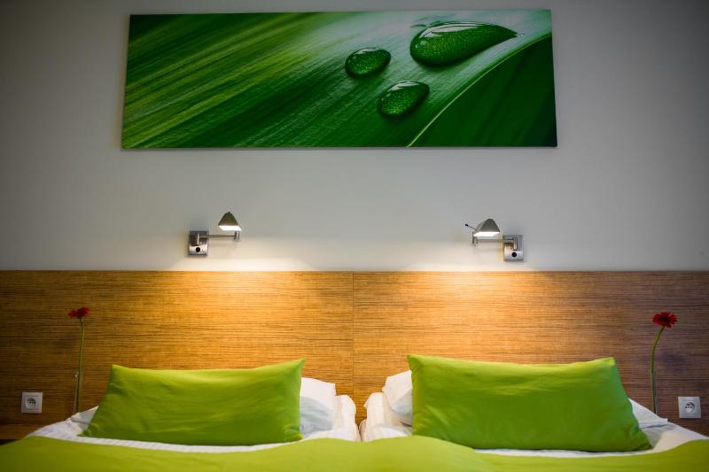 Twin Room with Extra Bed image 3