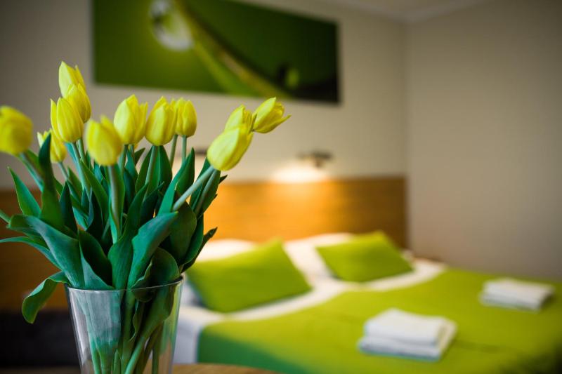 Twin Room with Extra Bed image 2